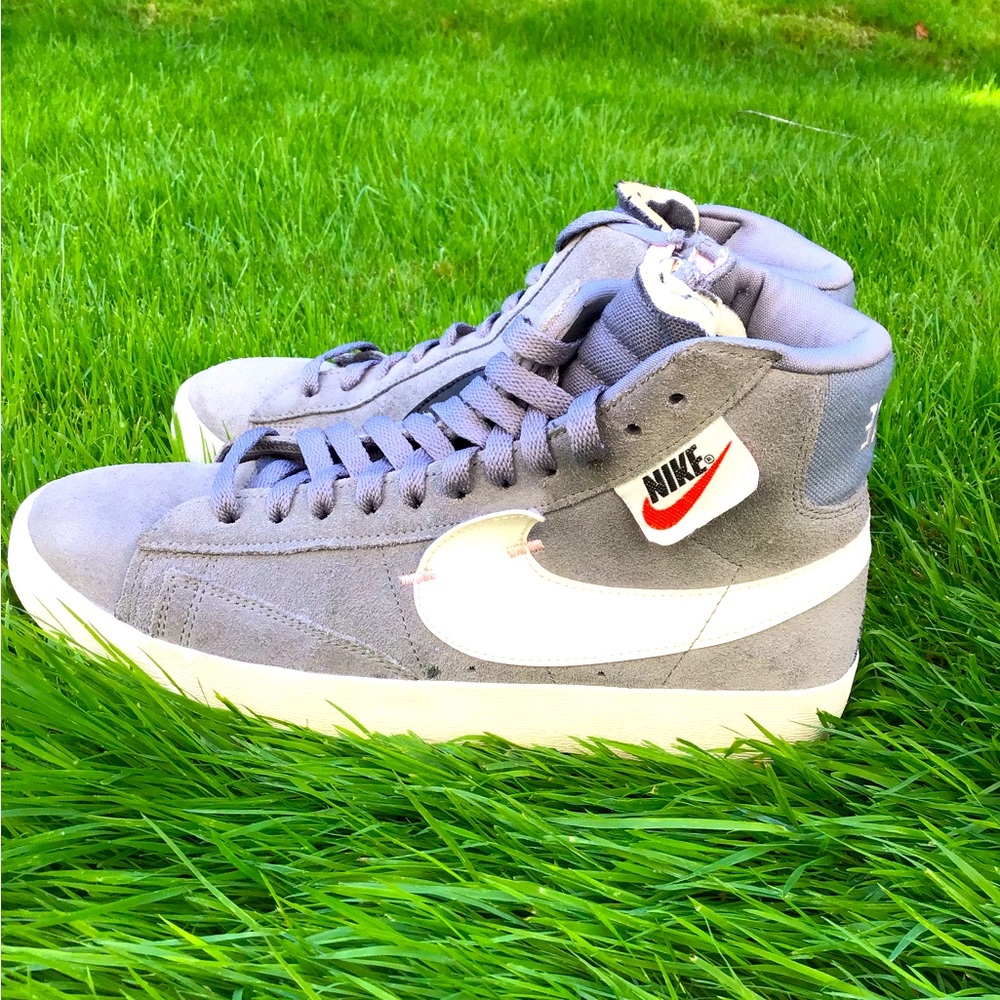 ❤️‍🩹 Women’s Nike Blazer Mid Rebel size 8.5 ❤️‍🩹